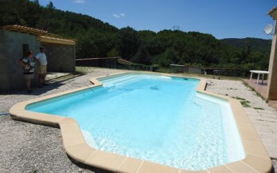 PISCINES COQUES : le choix idéal pour un jardin bien-être